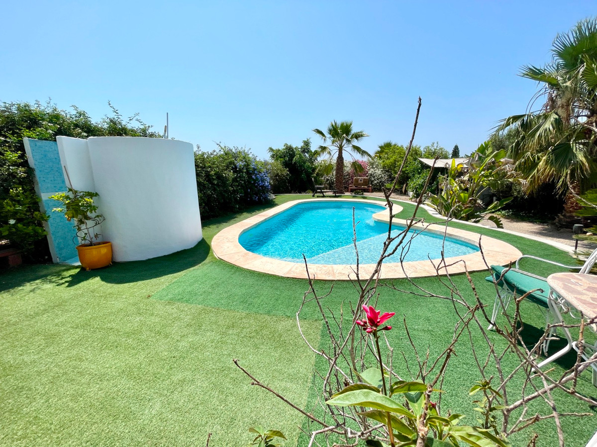 Se vende Villa - Chalet de 4 dormitorios en Costa Blanca, Alicante, España