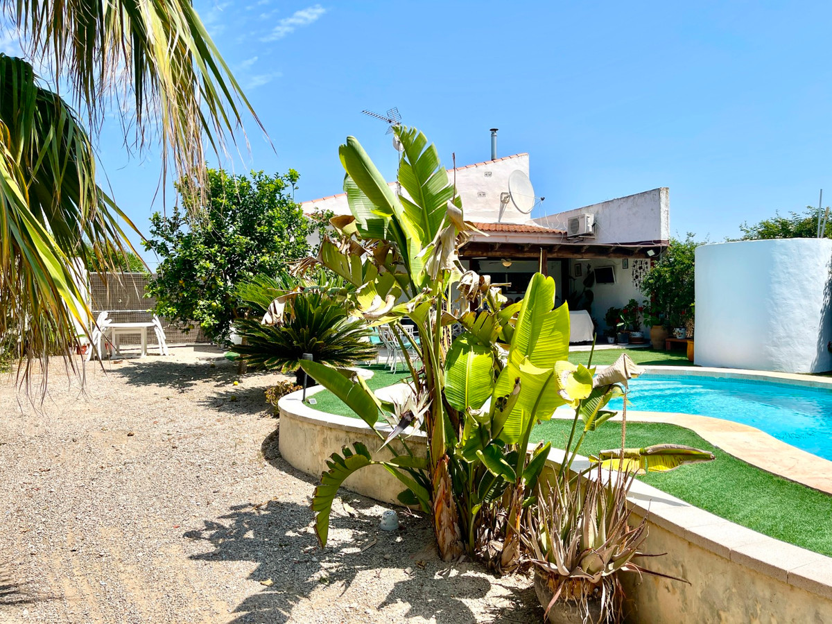 Se vende Villa - Chalet de 4 dormitorios en Costa Blanca, Alicante, España