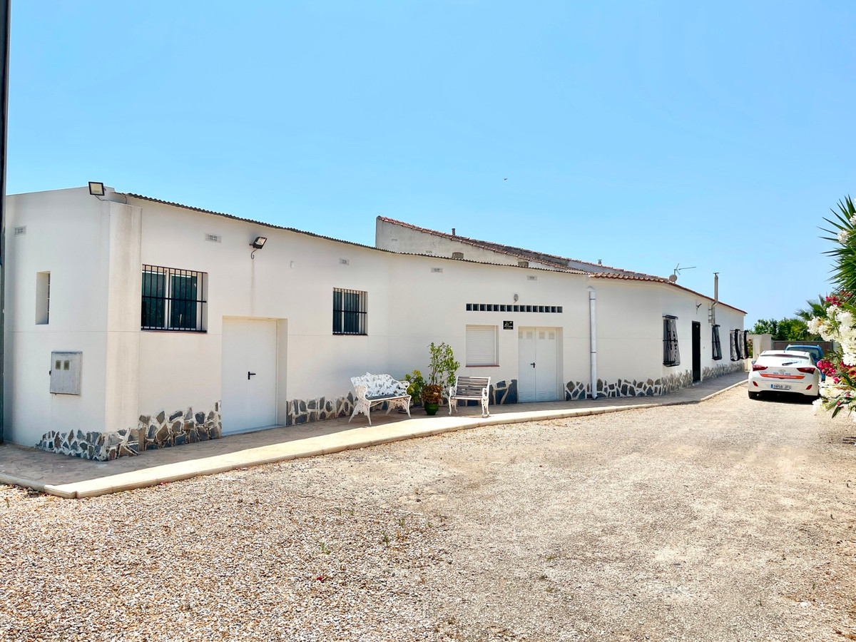 Se vende Villa - Chalet de 4 dormitorios en Costa Blanca, Alicante, España