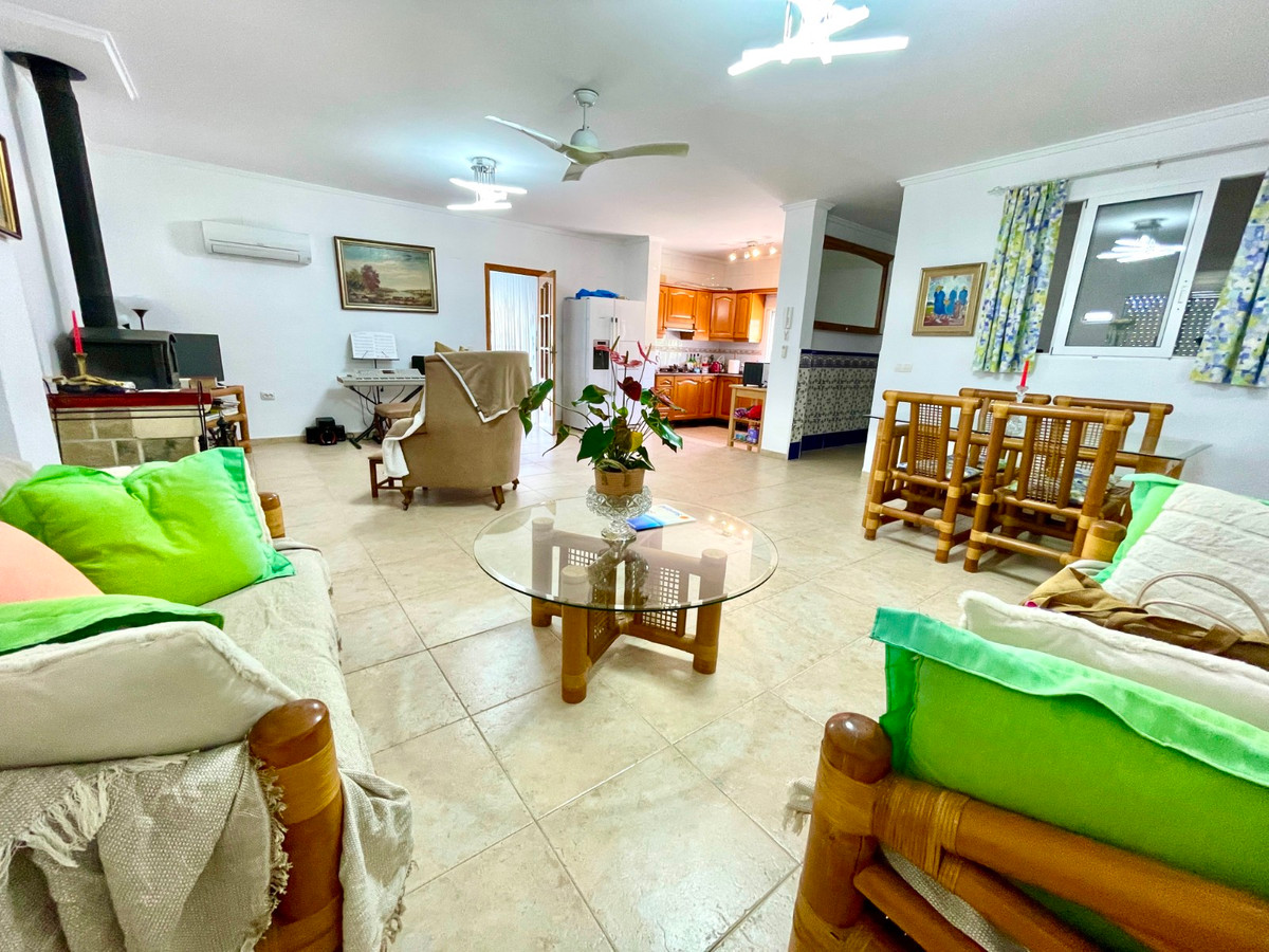 Se vende Villa - Chalet de 4 dormitorios en Costa Blanca, Alicante, España