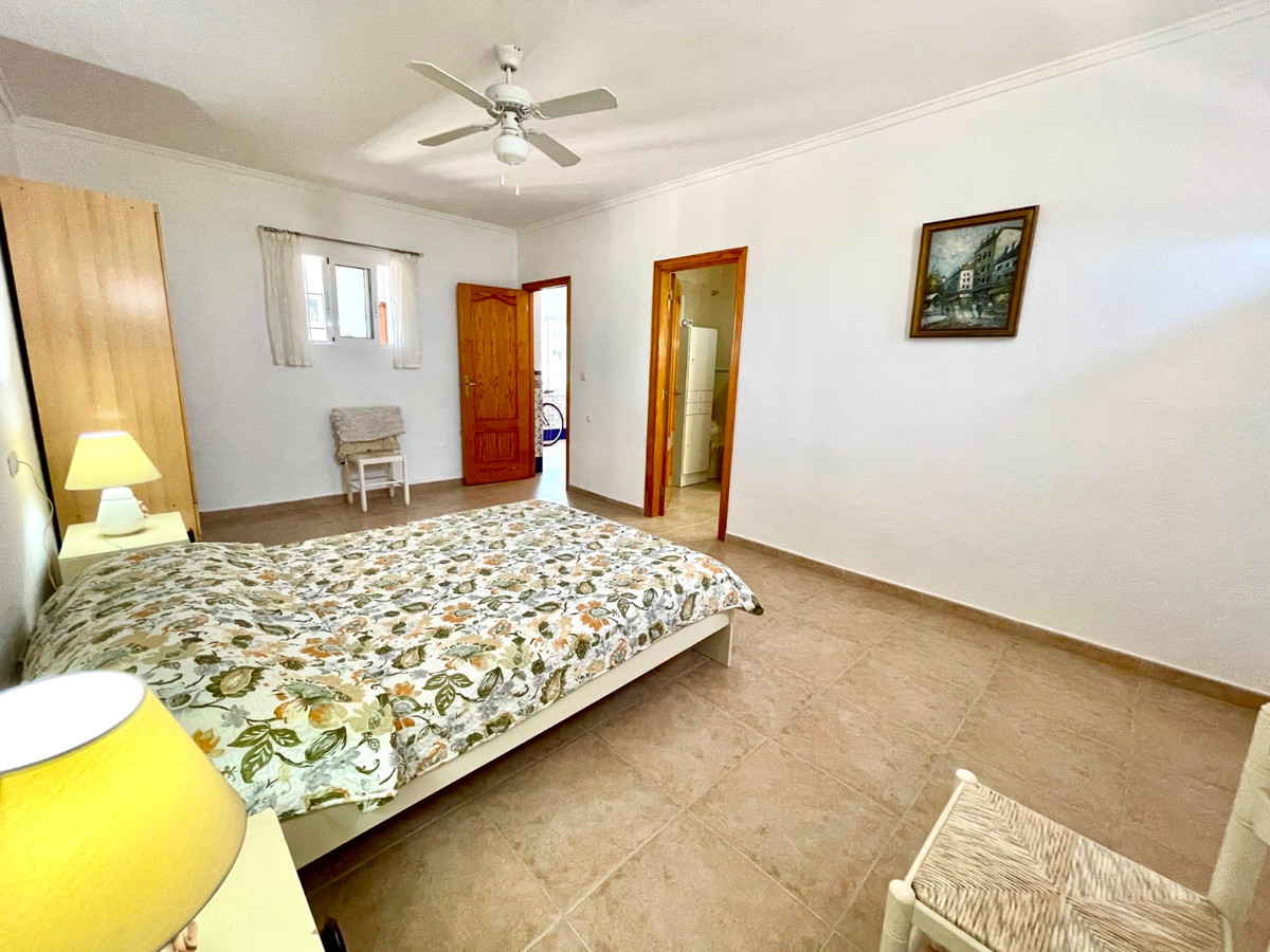 Se vende Villa - Chalet de 4 dormitorios en Costa Blanca, Alicante, España