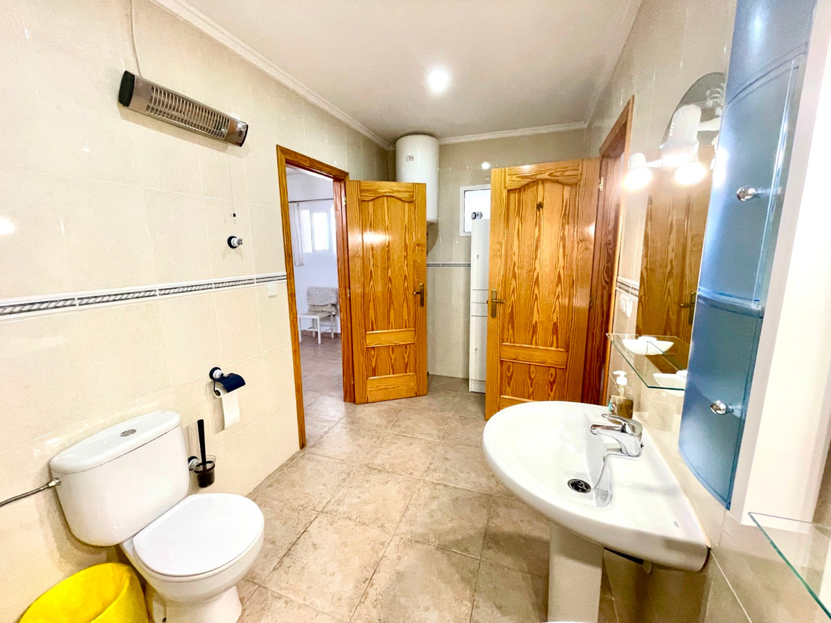Se vende Villa - Chalet de 4 dormitorios en Costa Blanca, Alicante, España