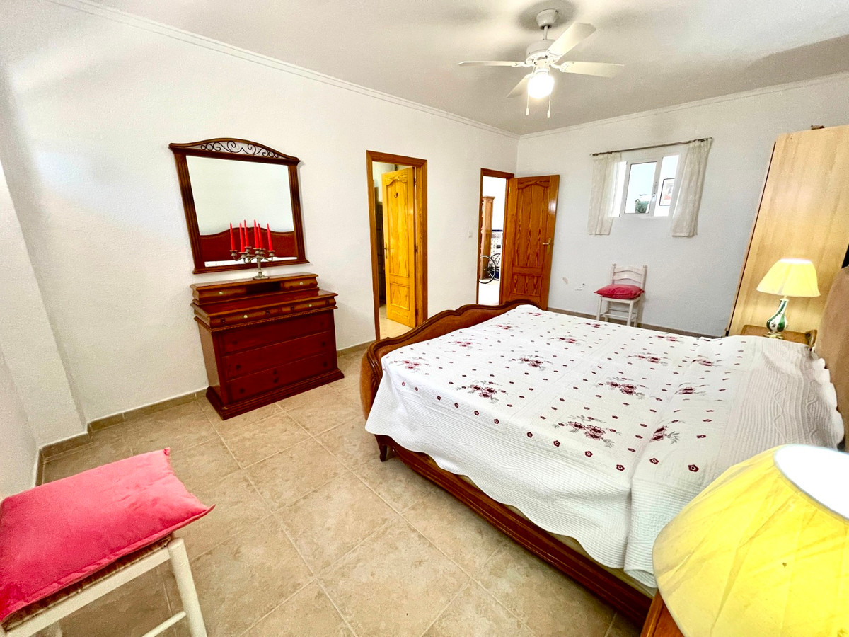Se vende Villa - Chalet de 4 dormitorios en Costa Blanca, Alicante, España