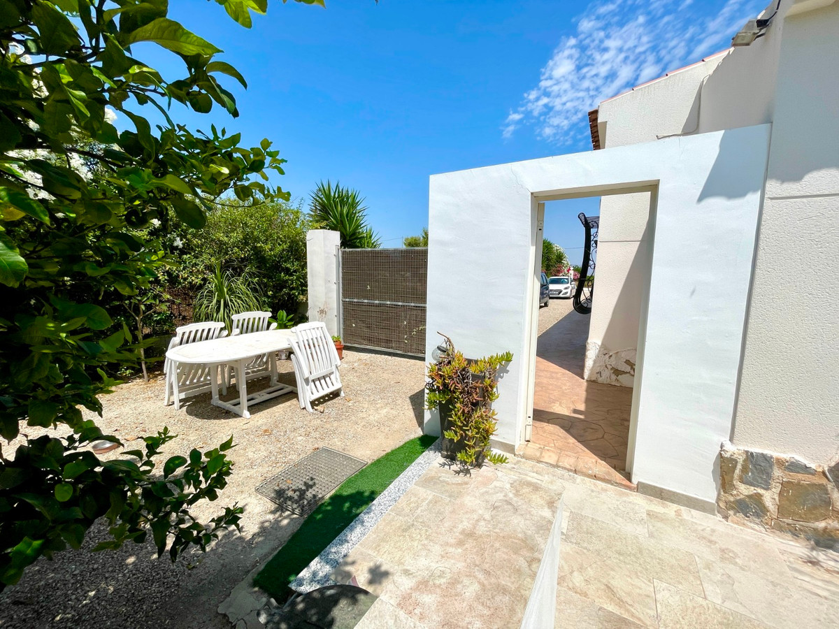 Se vende Villa - Chalet de 4 dormitorios en Costa Blanca, Alicante, España