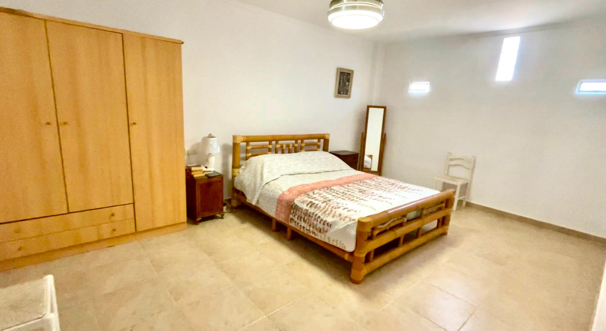 Se vende Villa - Chalet de 4 dormitorios en Costa Blanca, Alicante, España