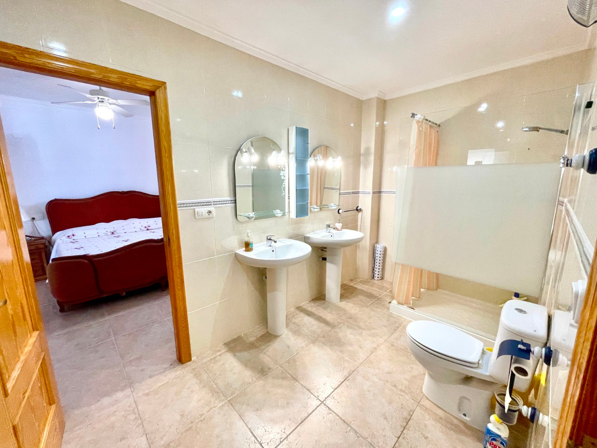 Se vende Villa - Chalet de 4 dormitorios en Costa Blanca, Alicante, España