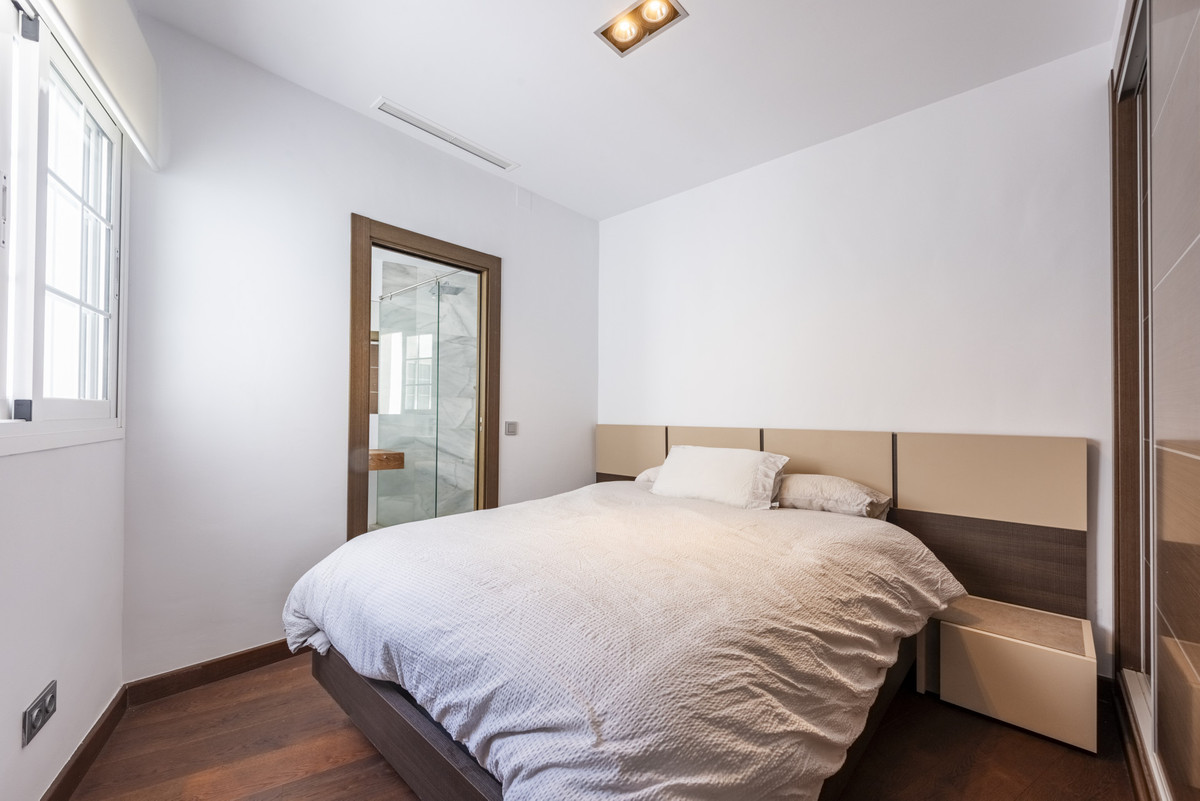 3 Bed Apartment for sale in San Pedro De Alcántara Costa Del Sol, Málaga, Spain