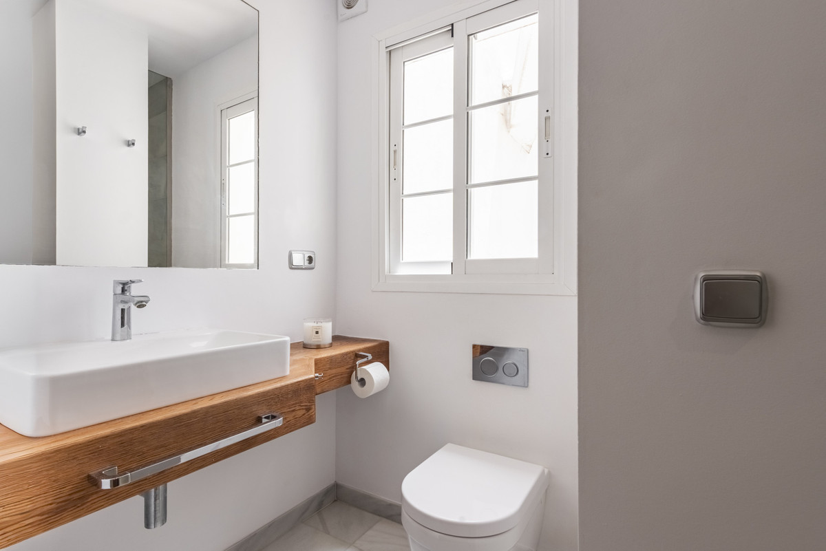 3 Bed Apartment for sale in San Pedro De Alcántara Costa Del Sol, Málaga, Spain