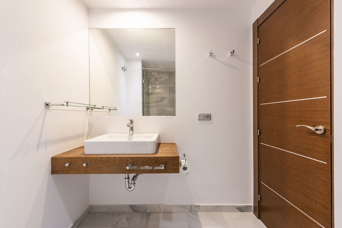 3 Bed Apartment for sale in San Pedro De Alcántara Costa Del Sol, Málaga, Spain