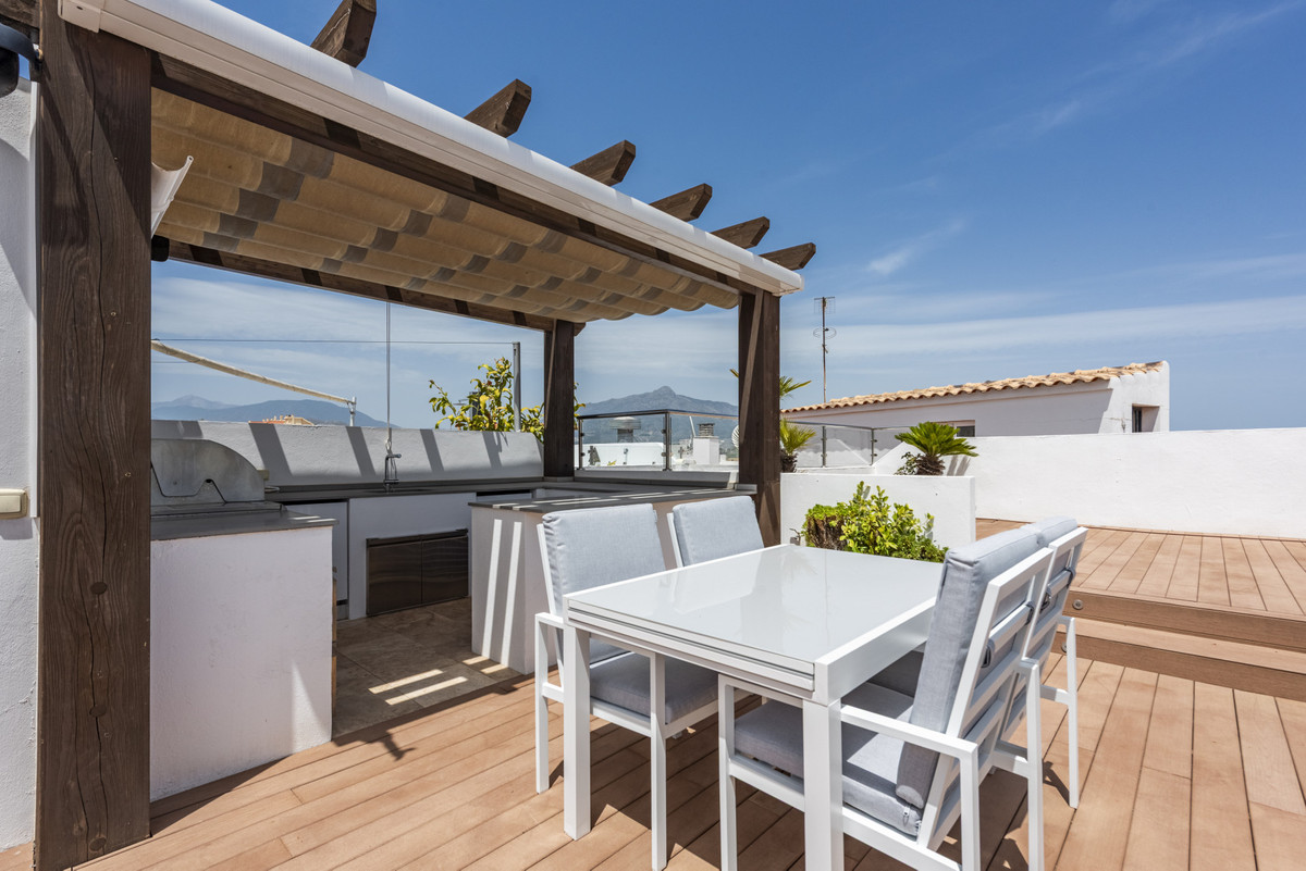 3 Bed Apartment for sale in San Pedro De Alcántara Costa Del Sol, Málaga, Spain