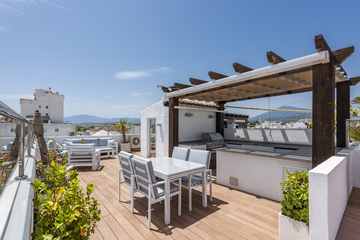 3 Bed Apartment for sale in San Pedro De Alcántara Costa Del Sol, Málaga, Spain