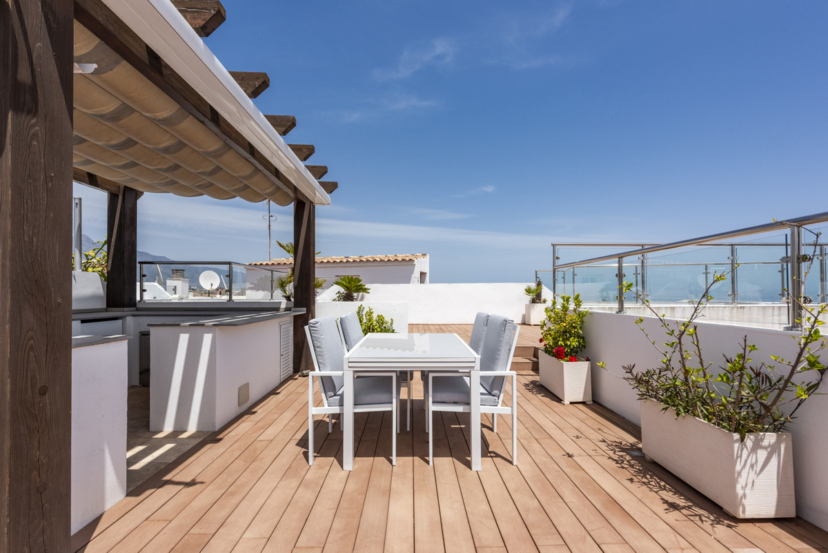 3 Bed Apartment for sale in San Pedro De Alcántara Costa Del Sol, Málaga, Spain