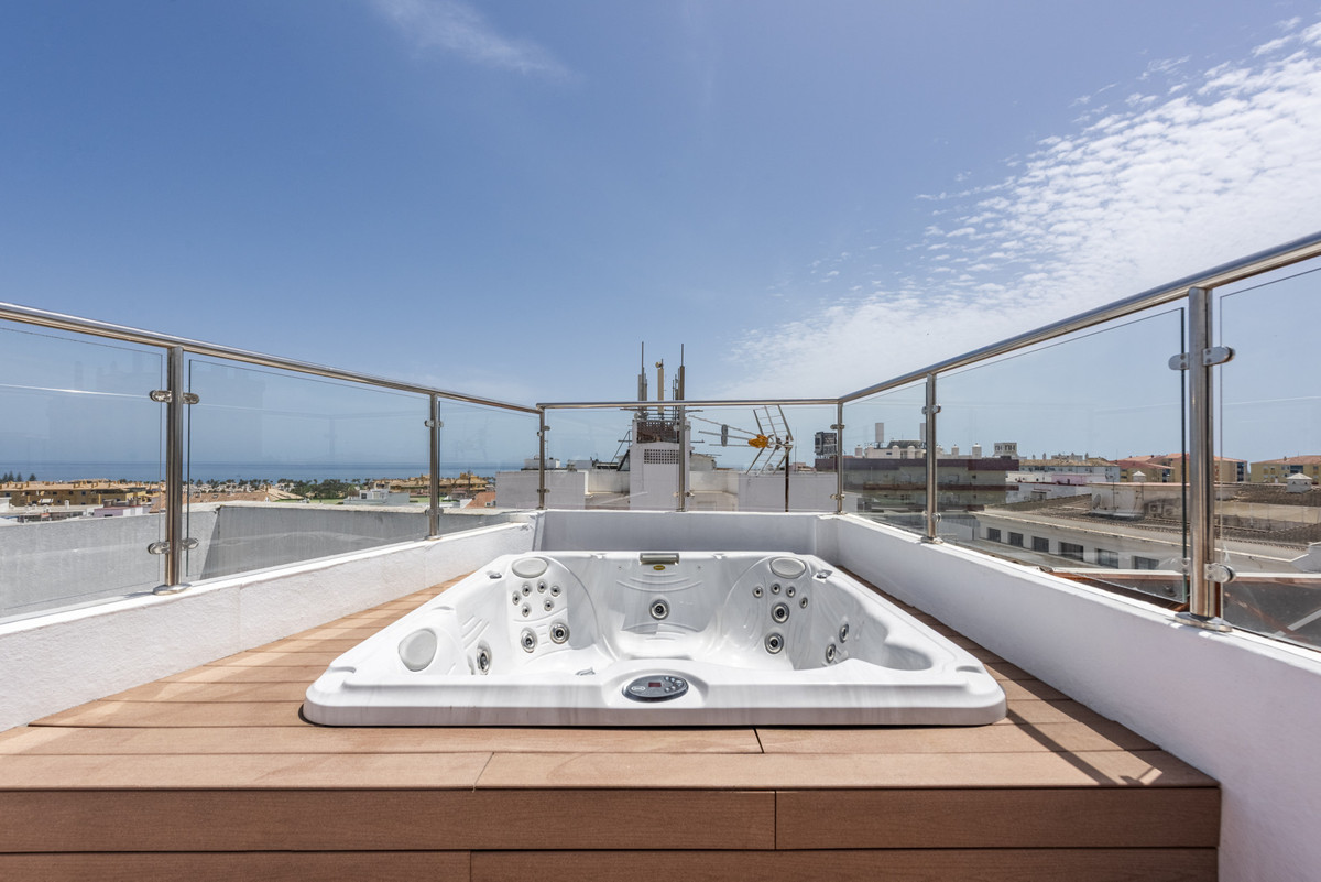 3 Bed Apartment for sale in San Pedro De Alcántara Costa Del Sol, Málaga, Spain