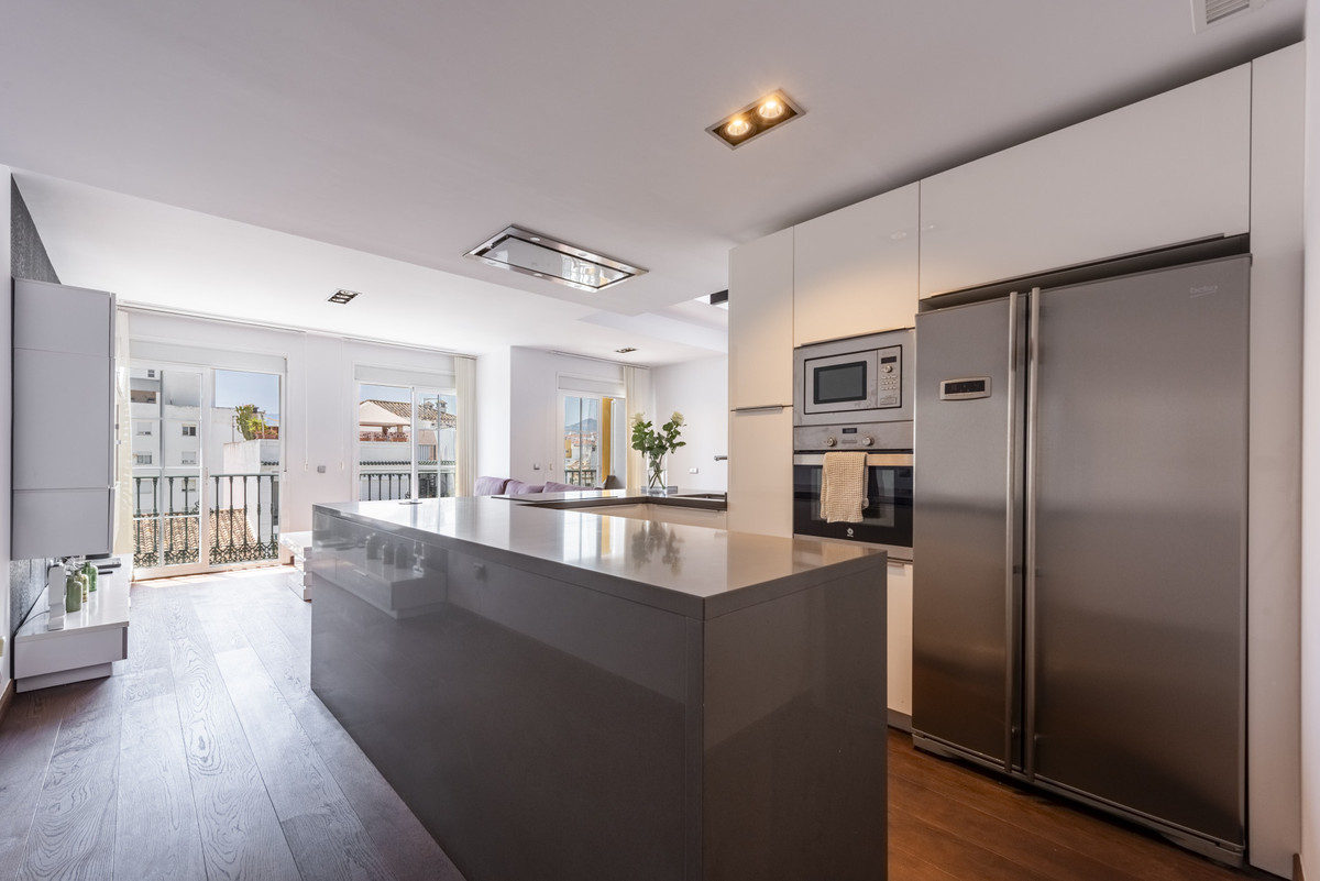 3 Bed Apartment for sale in San Pedro De Alcántara Costa Del Sol, Málaga, Spain