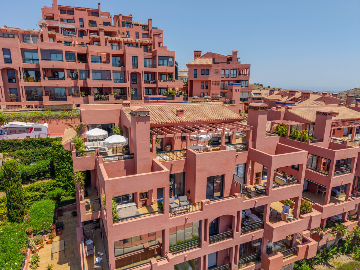 4 Bed Apartment for sale in Calahonda Costa Del Sol, Málaga, Spain