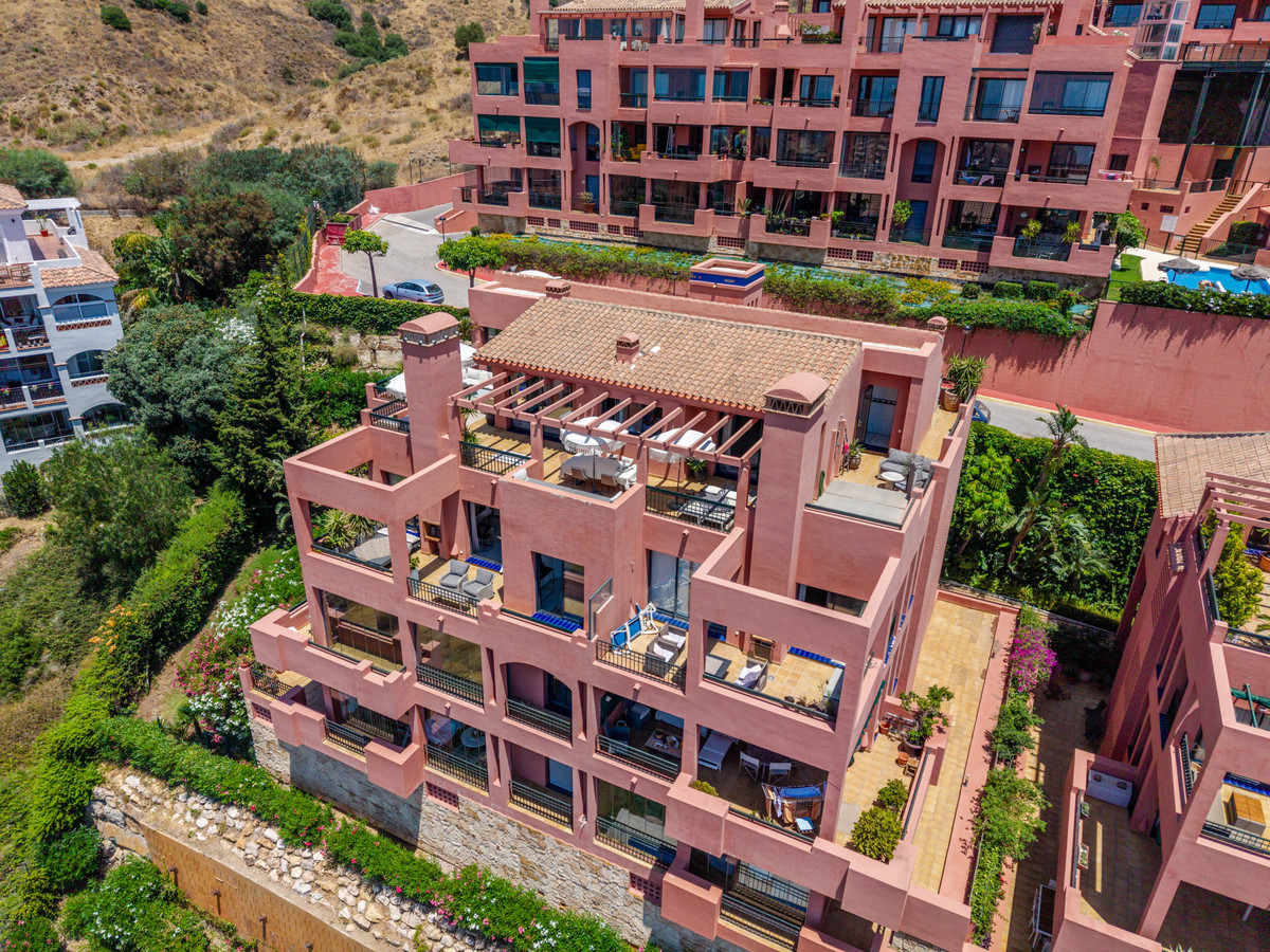 4 Bed Apartment for sale in Calahonda Costa Del Sol, Málaga, Spain