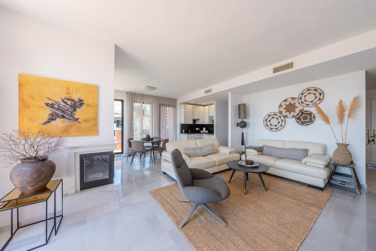 4 Bed Apartment for sale in Calahonda Costa Del Sol, Málaga, Spain