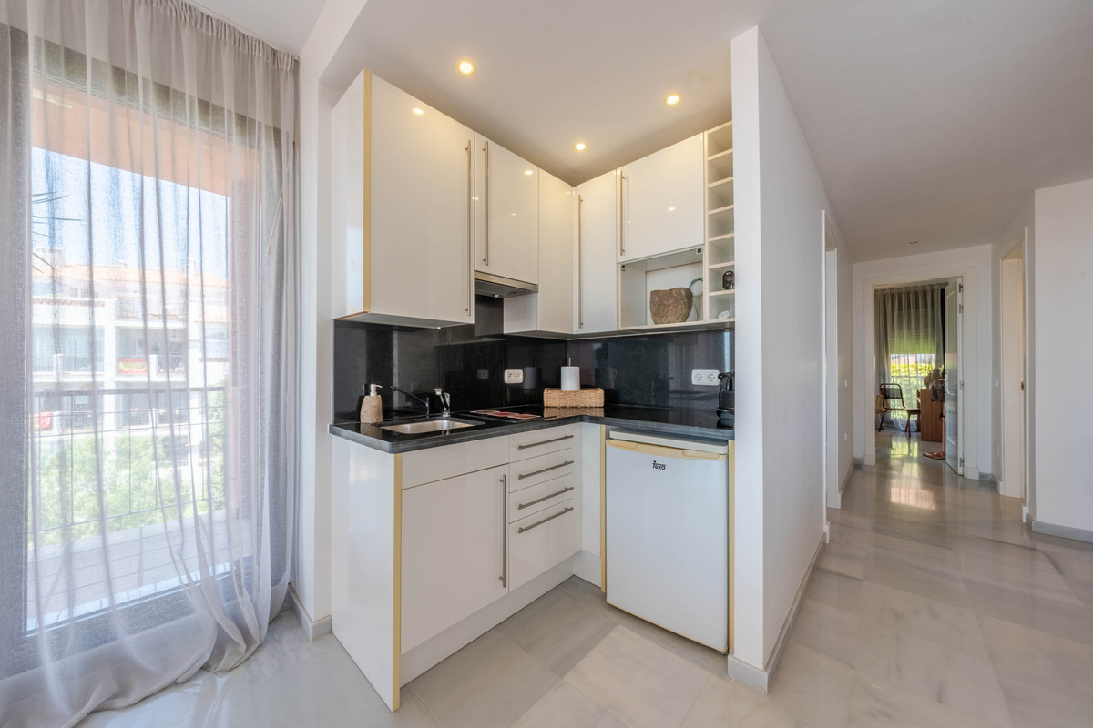 4 Bed Apartment for sale in Calahonda Costa Del Sol, Málaga, Spain