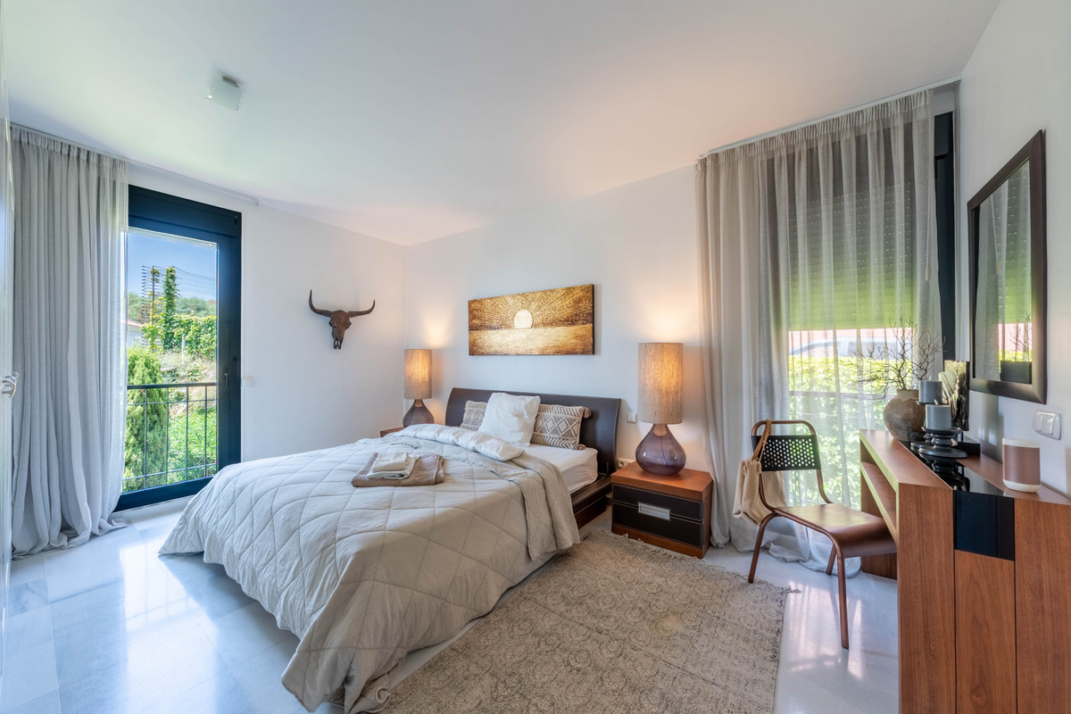 4 Bed Apartment for sale in Calahonda Costa Del Sol, Málaga, Spain