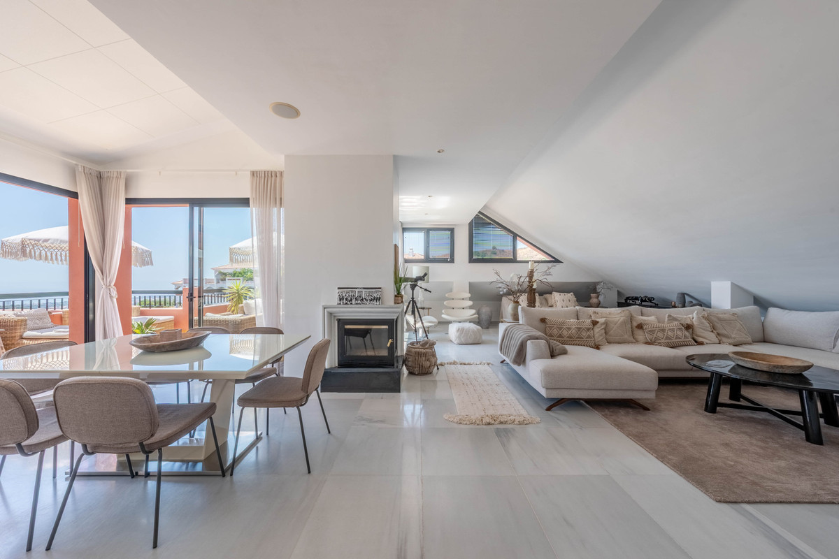 4 Bed Apartment for sale in Calahonda Costa Del Sol, Málaga, Spain