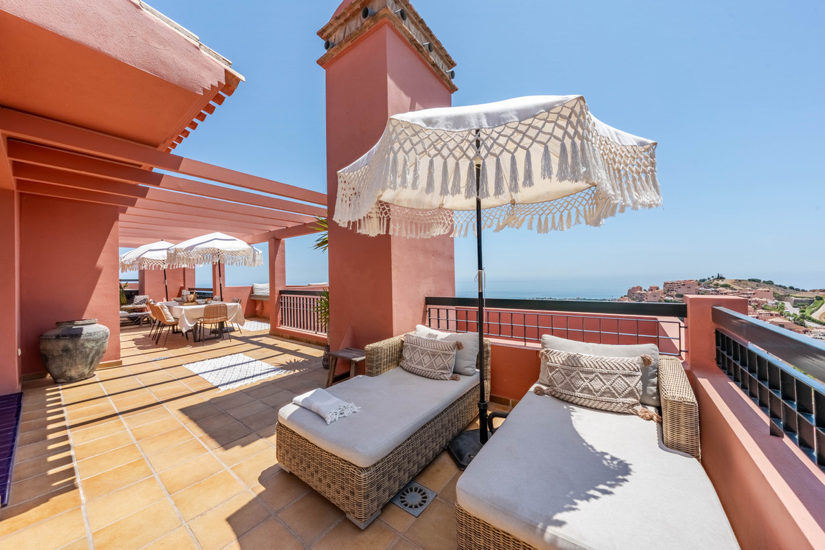 4 Bed Apartment for sale in Calahonda Costa Del Sol, Málaga, Spain