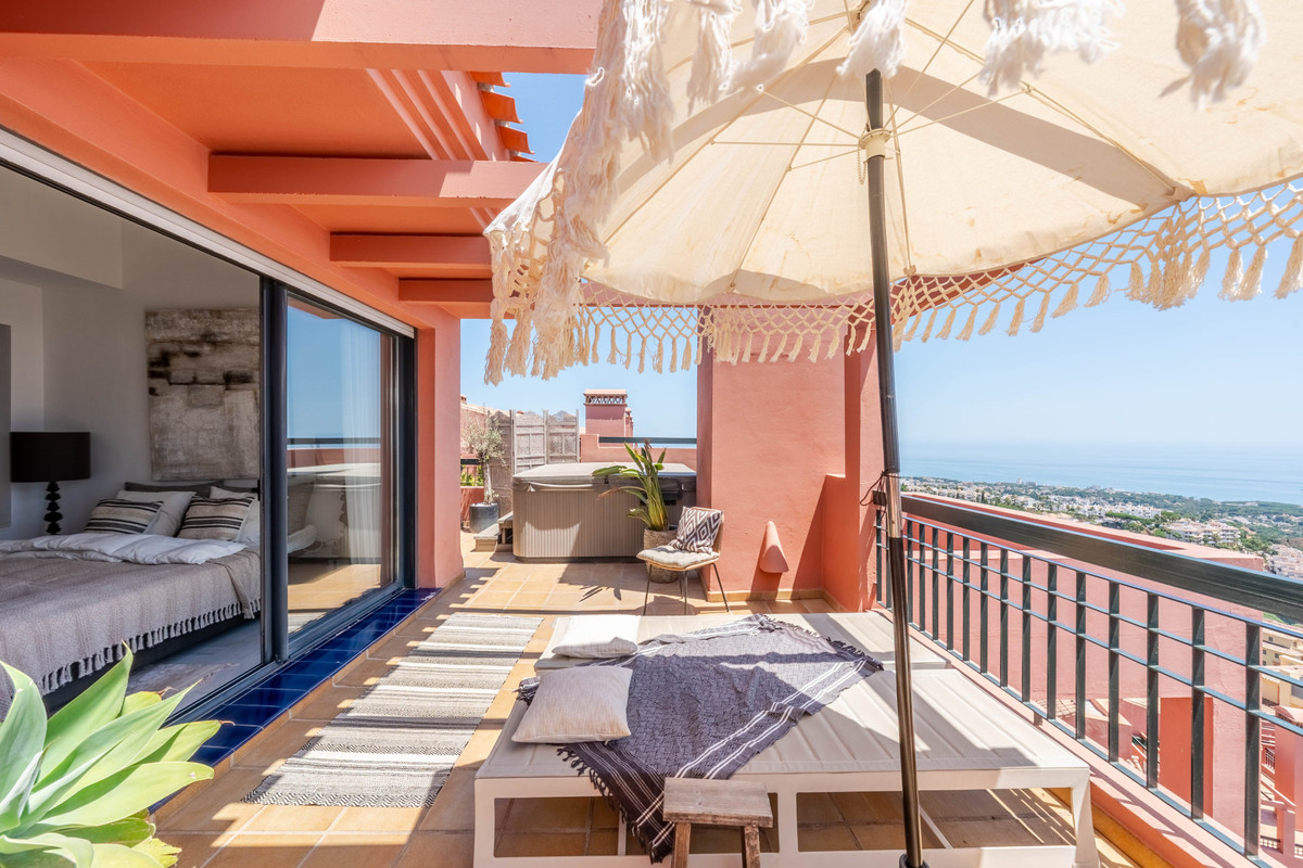 4 Bed Apartment for sale in Calahonda Costa Del Sol, Málaga, Spain
