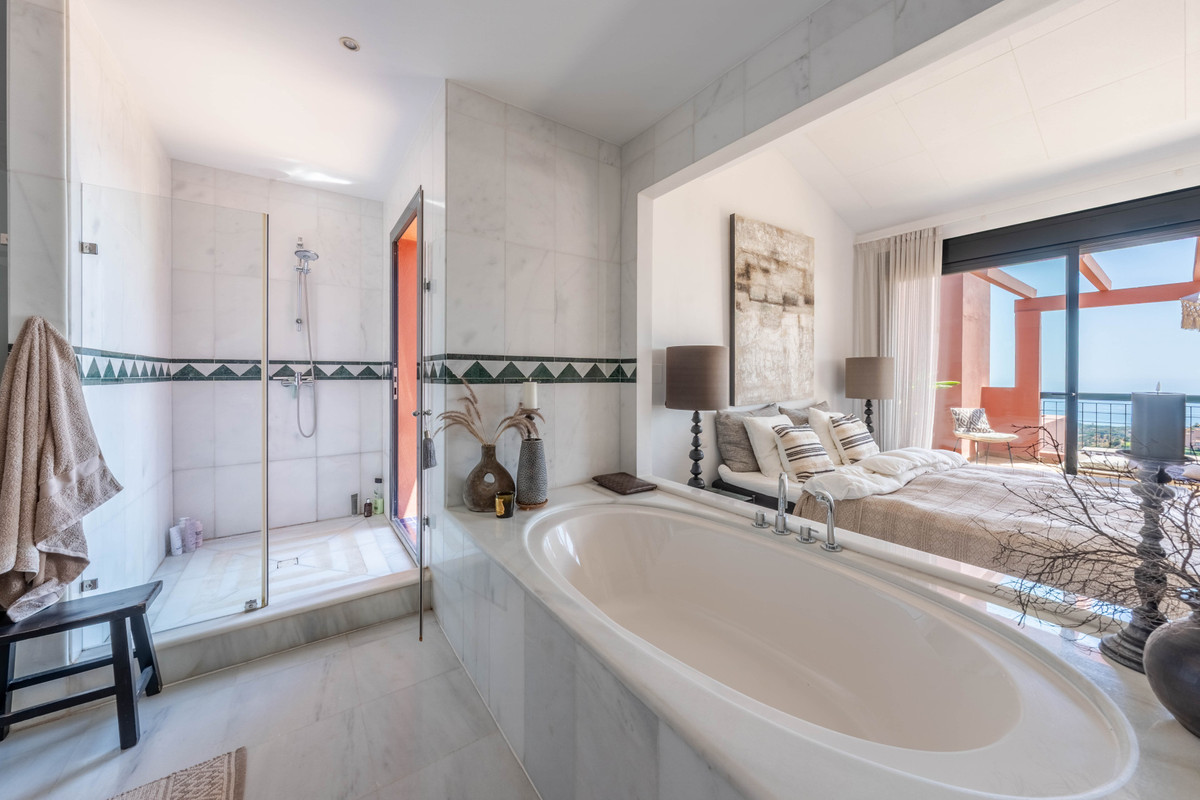 4 Bed Apartment for sale in Calahonda Costa Del Sol, Málaga, Spain