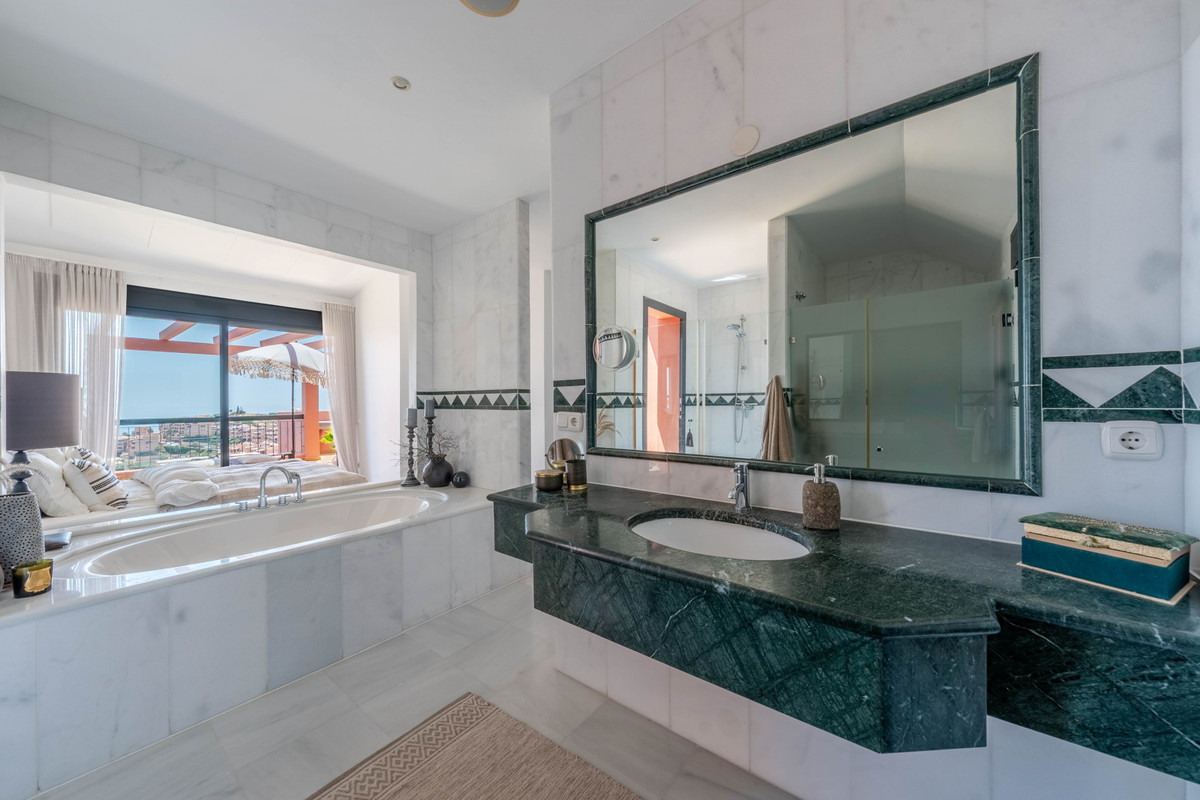 4 Bed Apartment for sale in Calahonda Costa Del Sol, Málaga, Spain