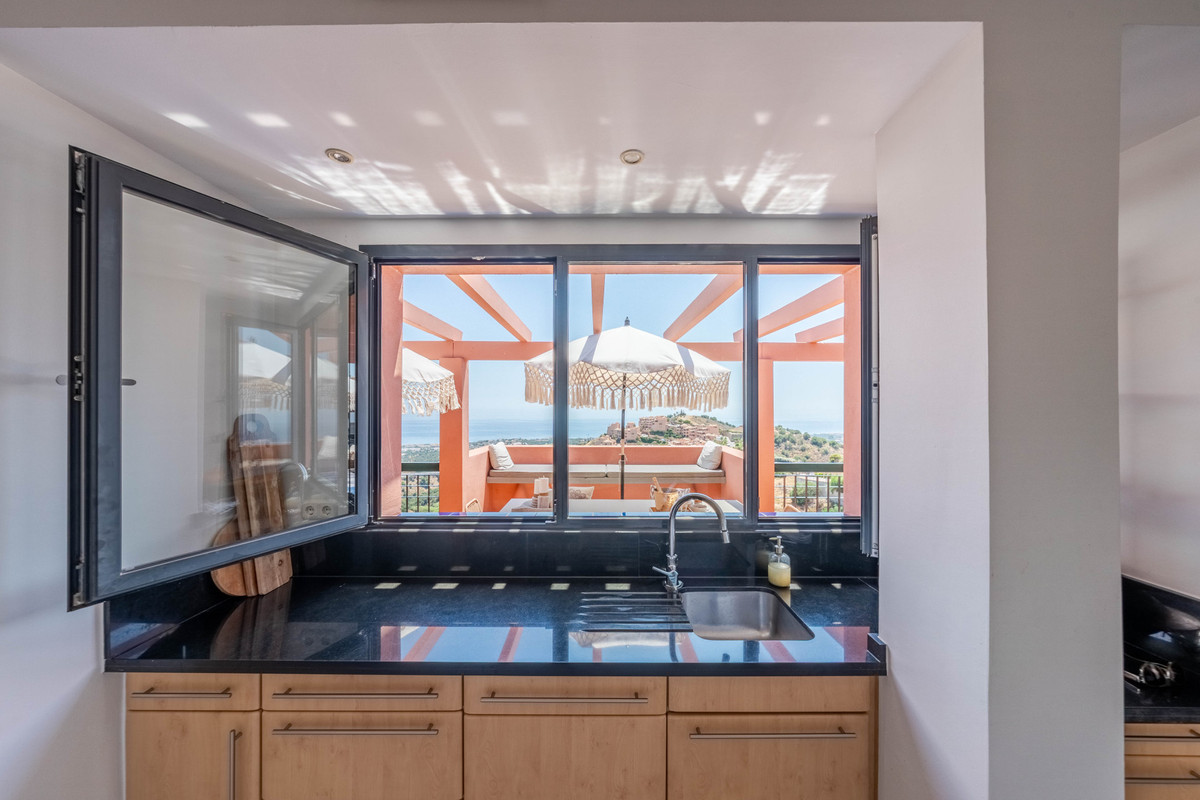 4 Bed Apartment for sale in Calahonda Costa Del Sol, Málaga, Spain