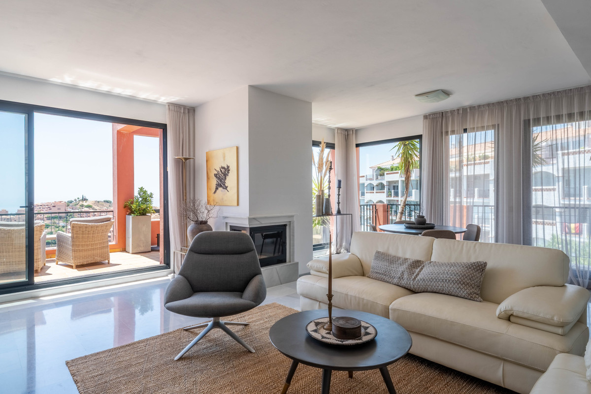 4 Bed Apartment for sale in Calahonda Costa Del Sol, Málaga, Spain