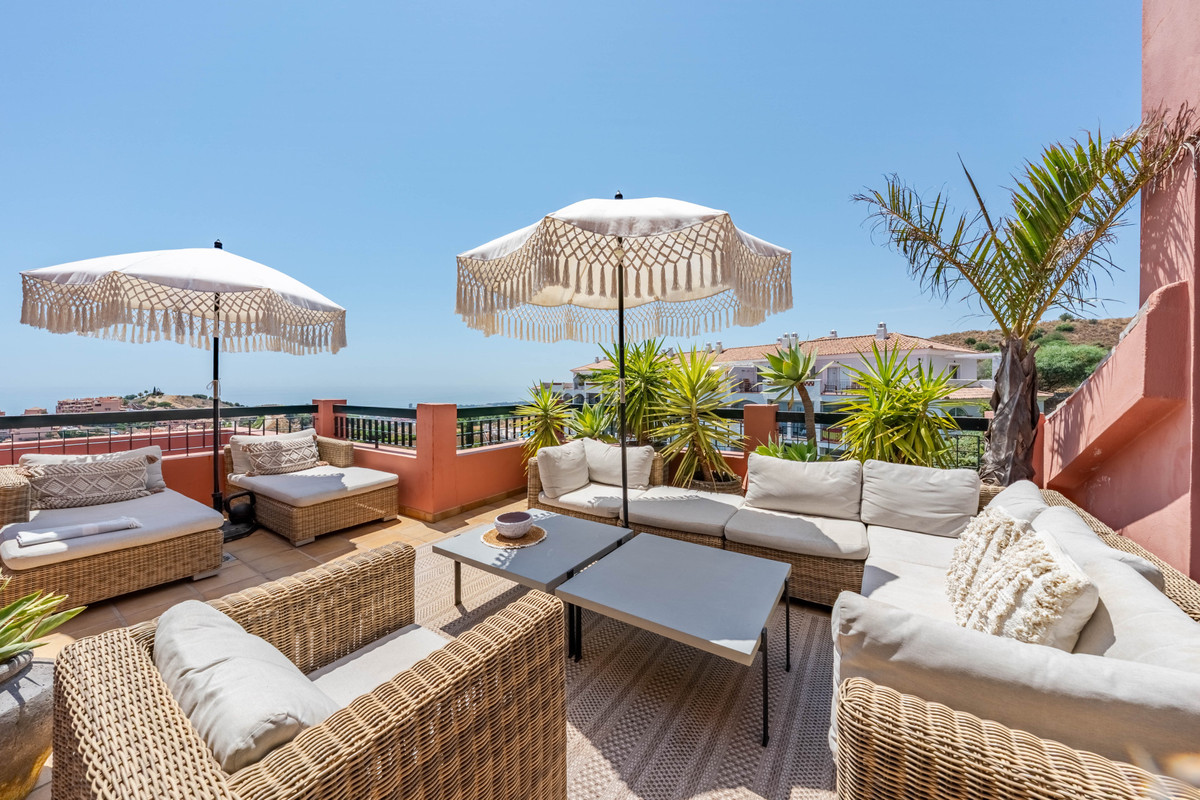 4 Bed Apartment for sale in Calahonda Costa Del Sol, Málaga, Spain
