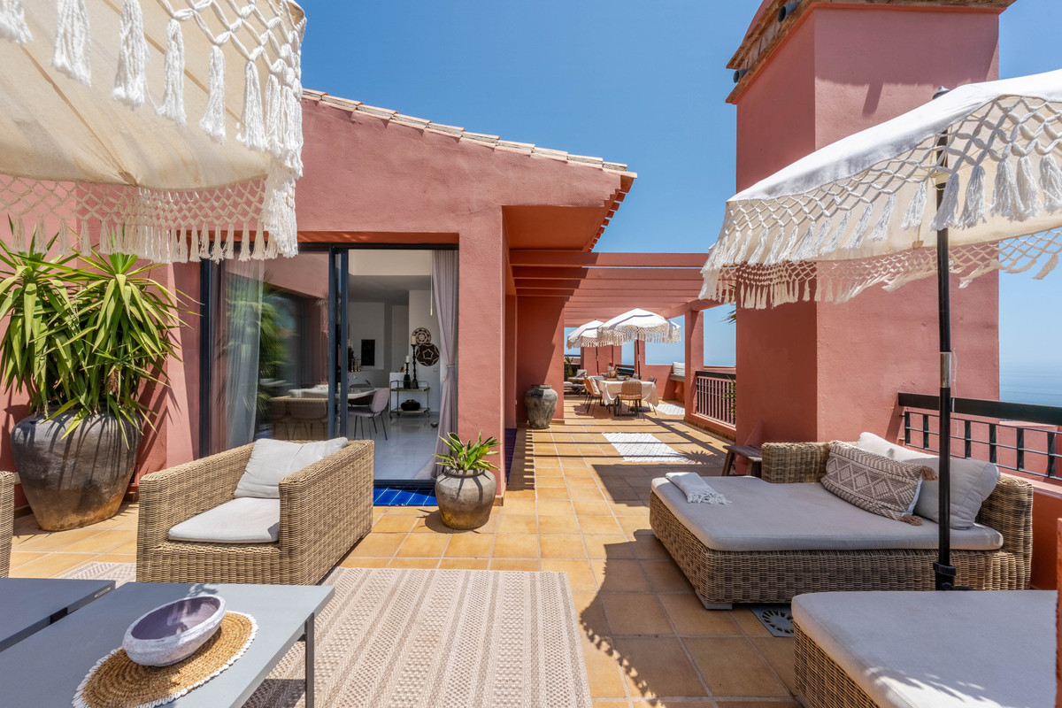 4 Bed Apartment for sale in Calahonda Costa Del Sol, Málaga, Spain