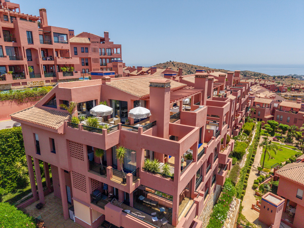 4 Bed Apartment for sale in Calahonda Costa Del Sol, Málaga, Spain