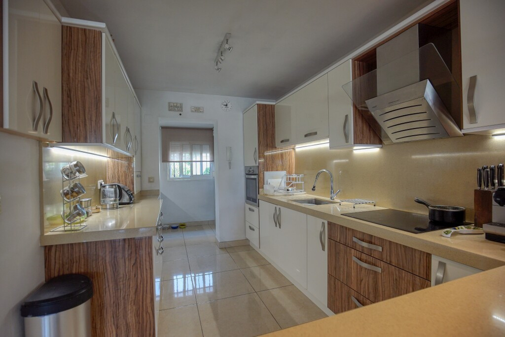4 Bed Townhouse for sale in Nueva Andalucía Costa Del Sol, Málaga, Spain
