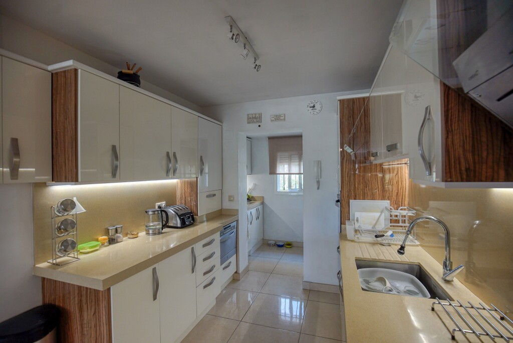 4 Bed Townhouse for sale in Nueva Andalucía Costa Del Sol, Málaga, Spain