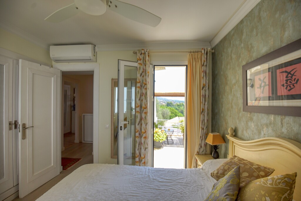 4 Bed Townhouse for sale in Nueva Andalucía Costa Del Sol, Málaga, Spain