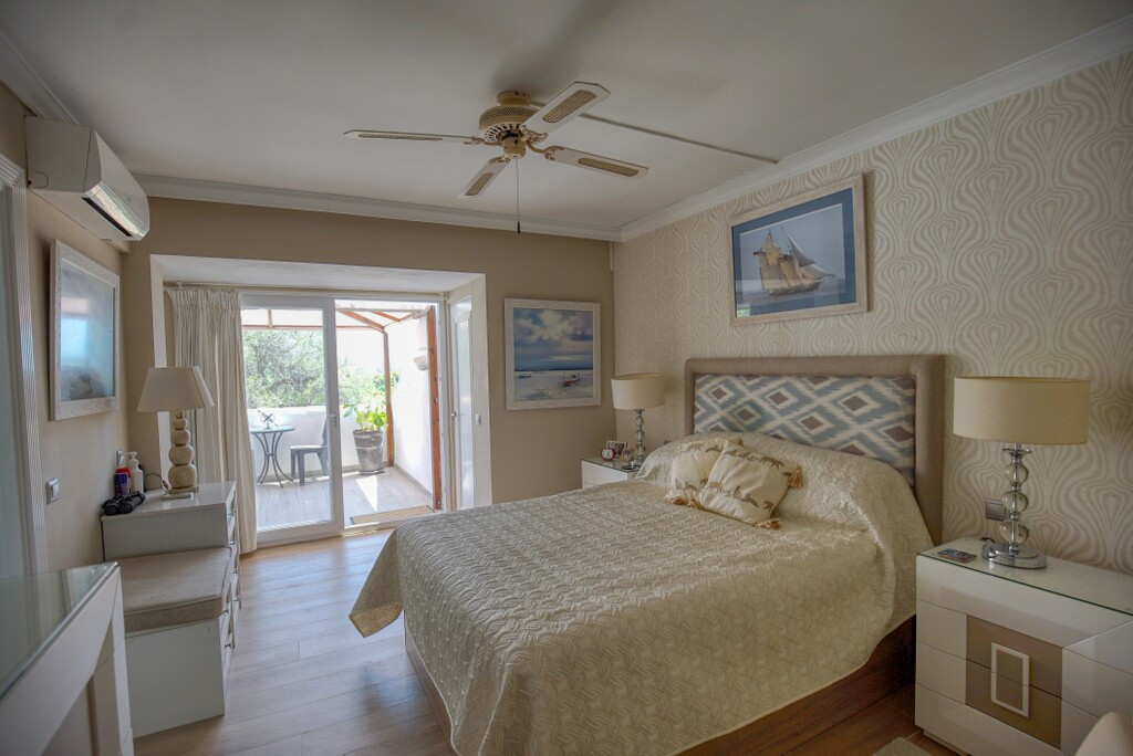 4 Bed Townhouse for sale in Nueva Andalucía Costa Del Sol, Málaga, Spain
