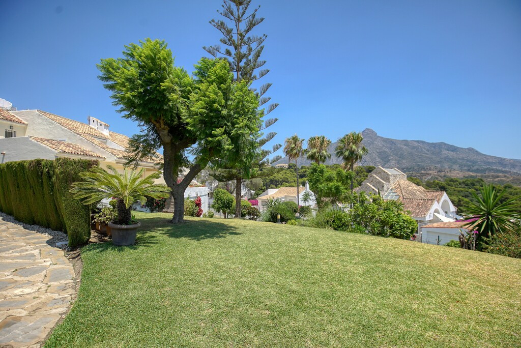 4 Bed Townhouse for sale in Nueva Andalucía Costa Del Sol, Málaga, Spain