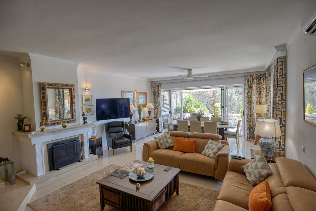4 Bed Townhouse for sale in Nueva Andalucía Costa Del Sol, Málaga, Spain