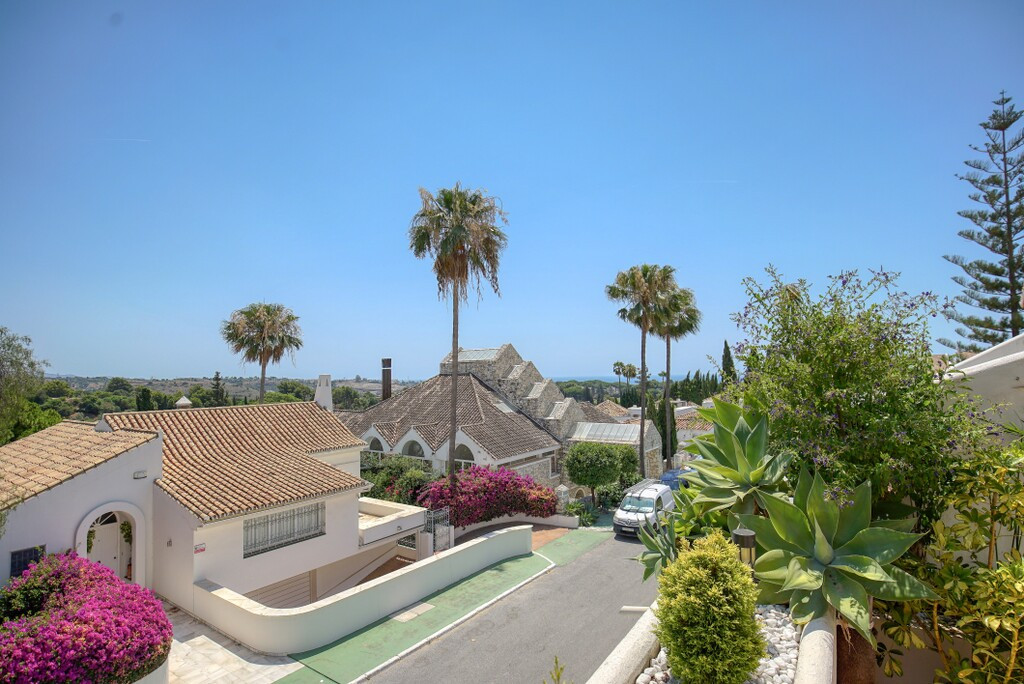 4 Bed Townhouse for sale in Nueva Andalucía Costa Del Sol, Málaga, Spain