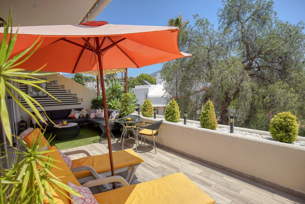 4 Bed Townhouse for sale in Nueva Andalucía Costa Del Sol, Málaga, Spain