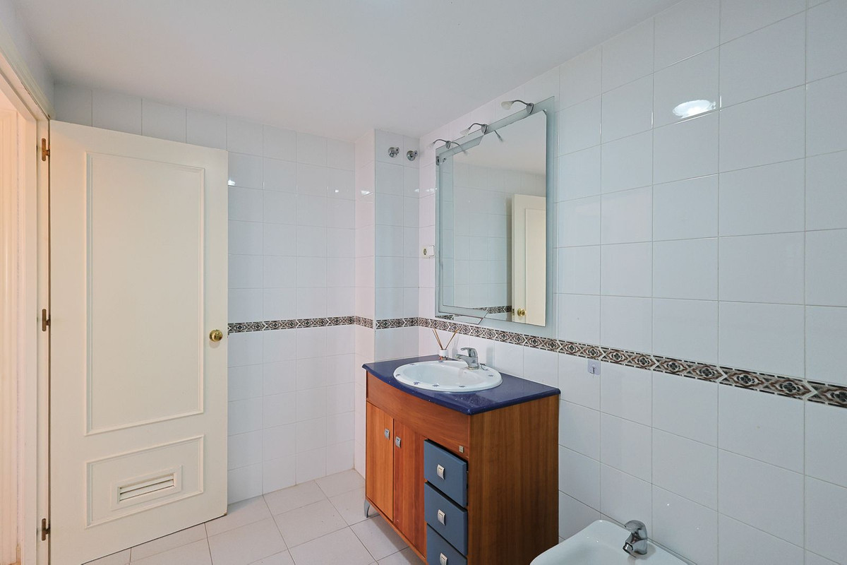 2 Bed Apartment for sale in Arroyo De La Miel Costa Del Sol, Málaga, Spain