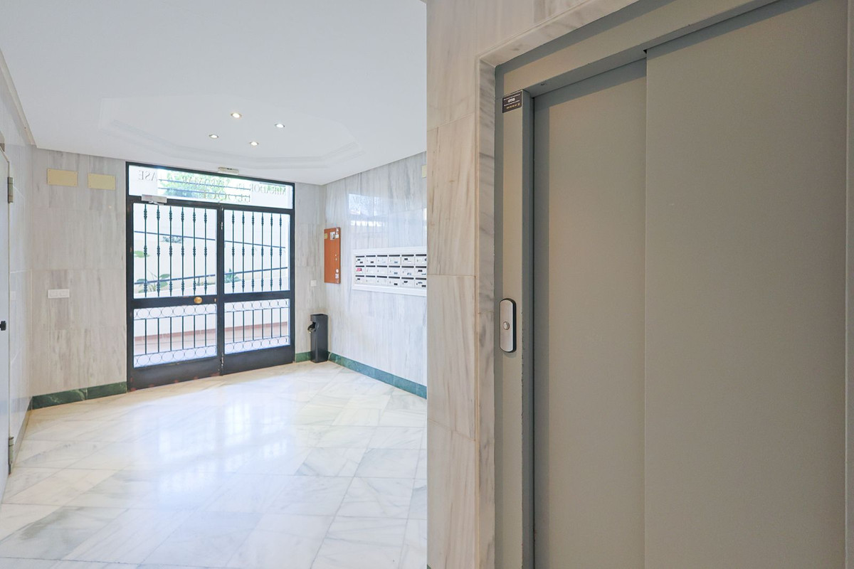 2 Bed Apartment for sale in Arroyo De La Miel Costa Del Sol, Málaga, Spain