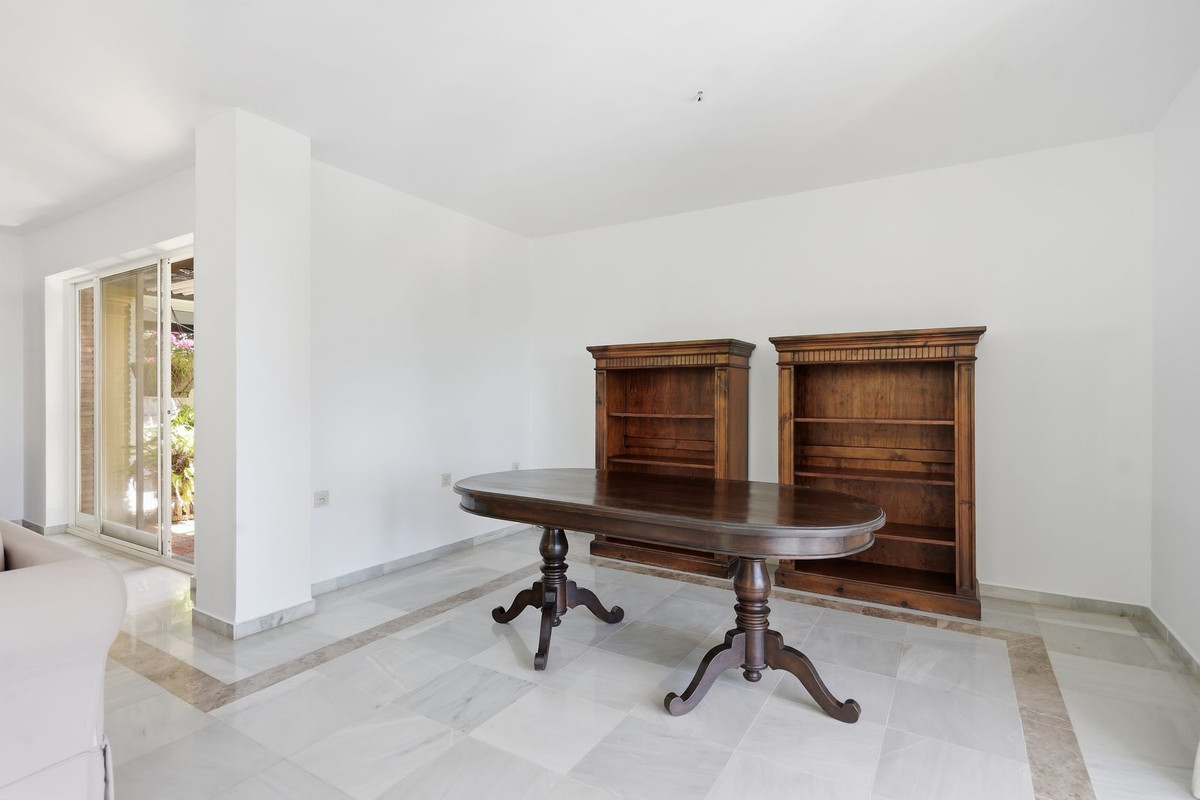 Se vende Villa - Chalet de 5 dormitorios en Costa Del Sol, Málaga, España
