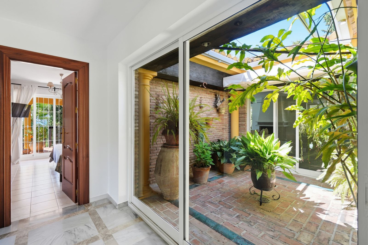 Se vende Villa - Chalet de 5 dormitorios en Costa Del Sol, Málaga, España