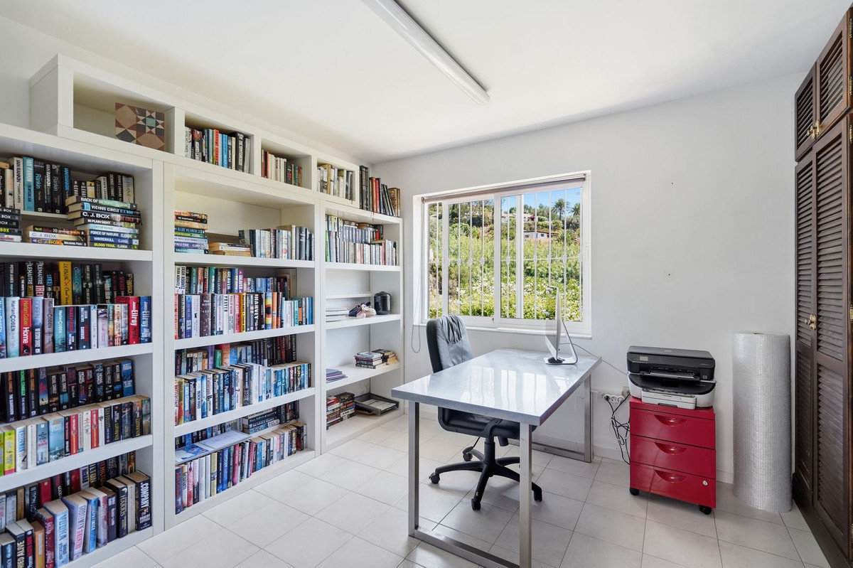 Se vende Villa - Chalet de 5 dormitorios en Costa Del Sol, Málaga, España
