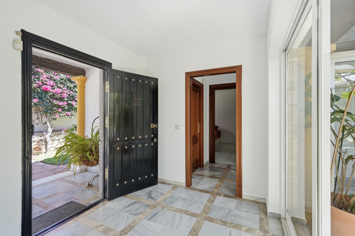Se vende Villa - Chalet de 5 dormitorios en Costa Del Sol, Málaga, España