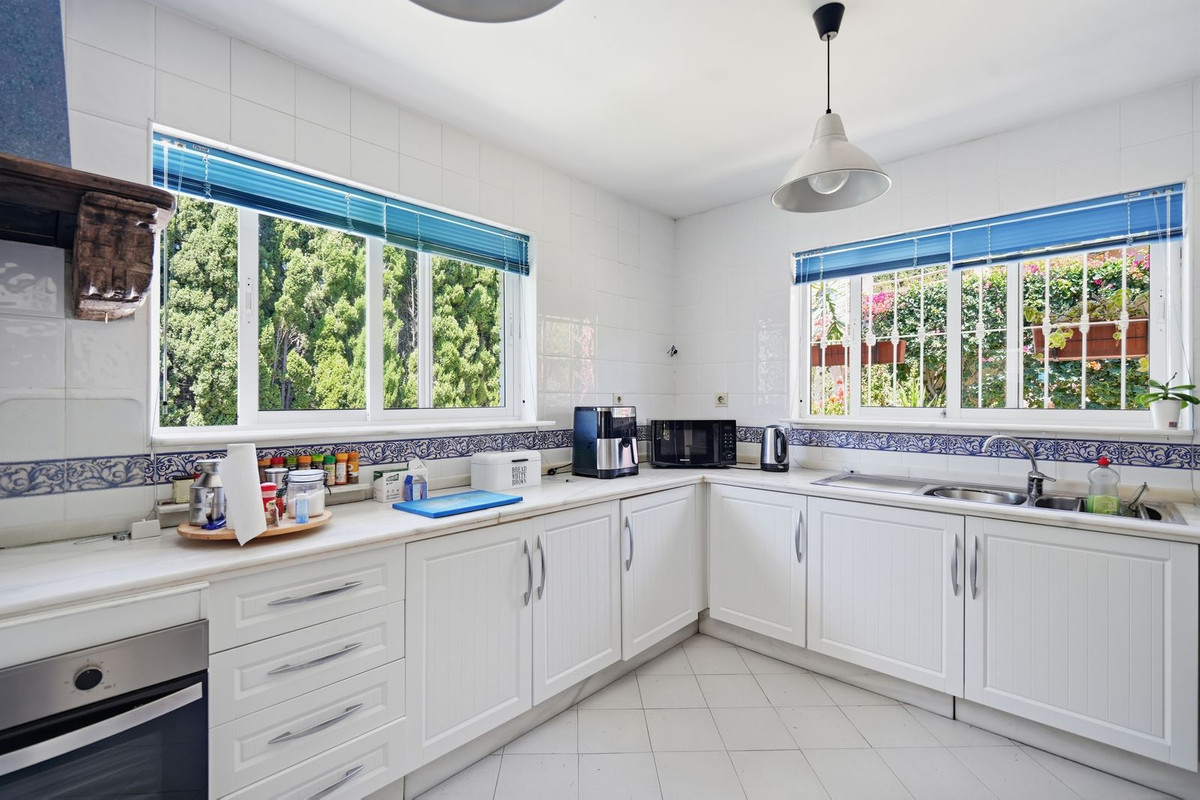 Se vende Villa - Chalet de 5 dormitorios en Costa Del Sol, Málaga, España