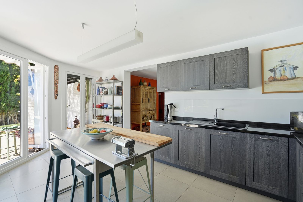 Se vende Villa - Chalet de 5 dormitorios en Costa Del Sol, Málaga, España