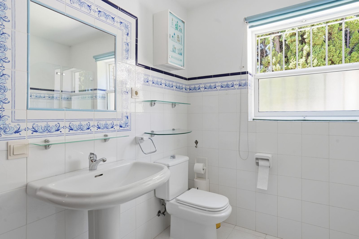 Se vende Villa - Chalet de 5 dormitorios en Costa Del Sol, Málaga, España